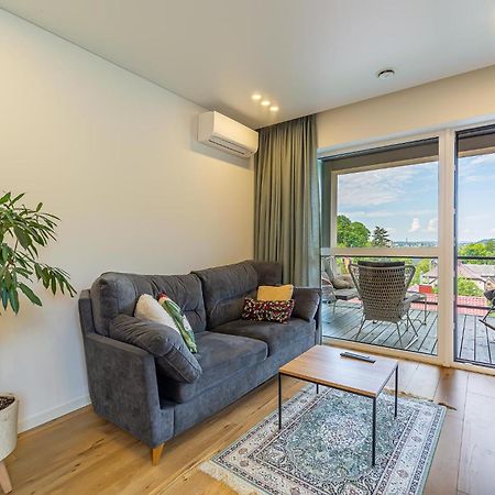 Sky Apartment With Free Parking And Balcony & Ac Kaunas Eksteriør bilde