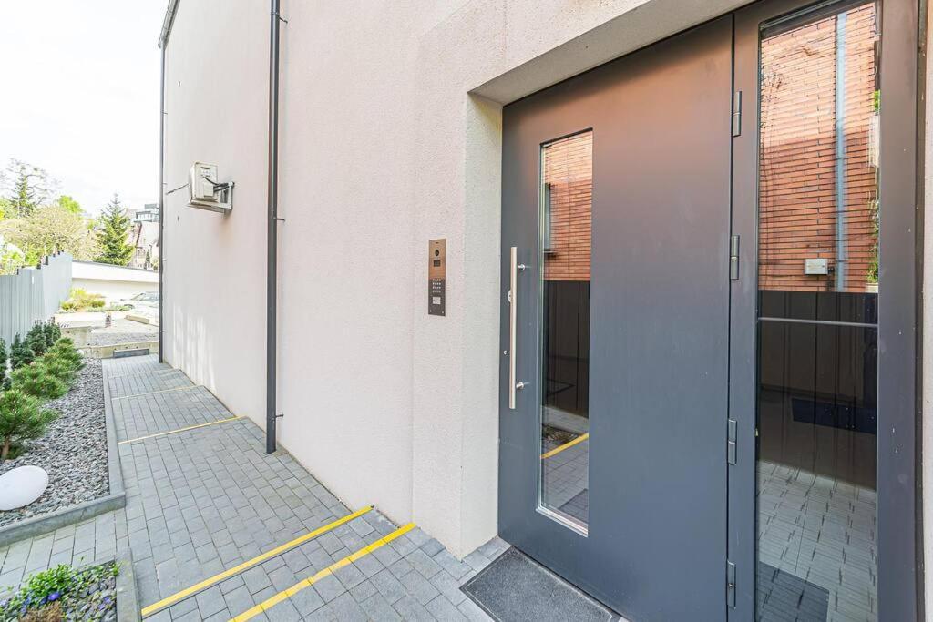 Sky Apartment With Free Parking And Balcony & Ac Kaunas Eksteriør bilde