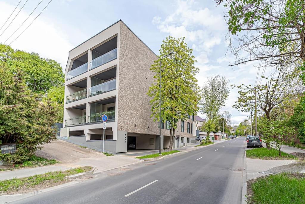 Sky Apartment With Free Parking And Balcony & Ac Kaunas Eksteriør bilde