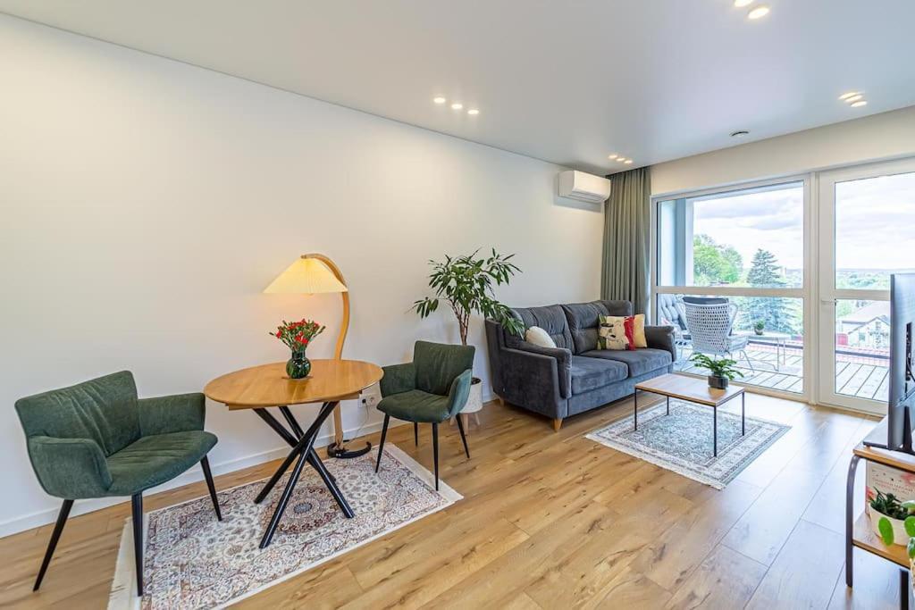 Sky Apartment With Free Parking And Balcony & Ac Kaunas Eksteriør bilde