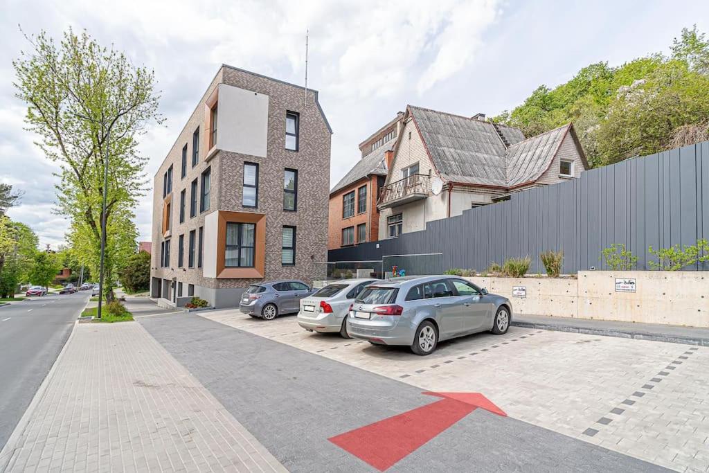 Sky Apartment With Free Parking And Balcony & Ac Kaunas Eksteriør bilde