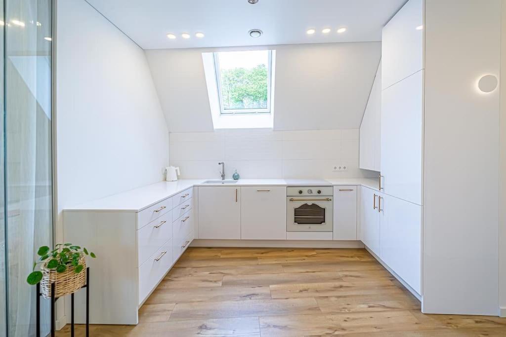 Sky Apartment With Free Parking And Balcony & Ac Kaunas Eksteriør bilde