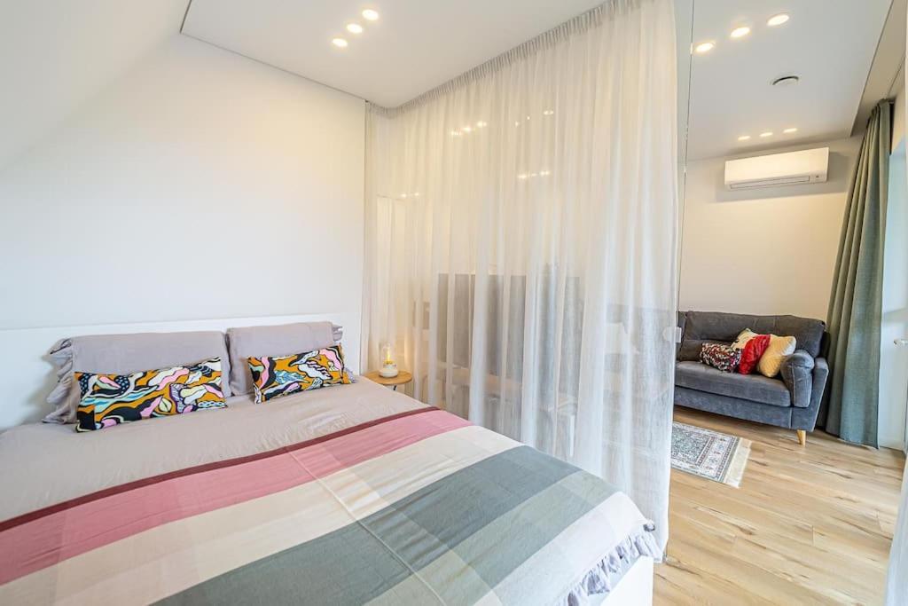 Sky Apartment With Free Parking And Balcony & Ac Kaunas Eksteriør bilde