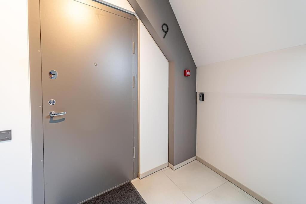 Sky Apartment With Free Parking And Balcony & Ac Kaunas Eksteriør bilde