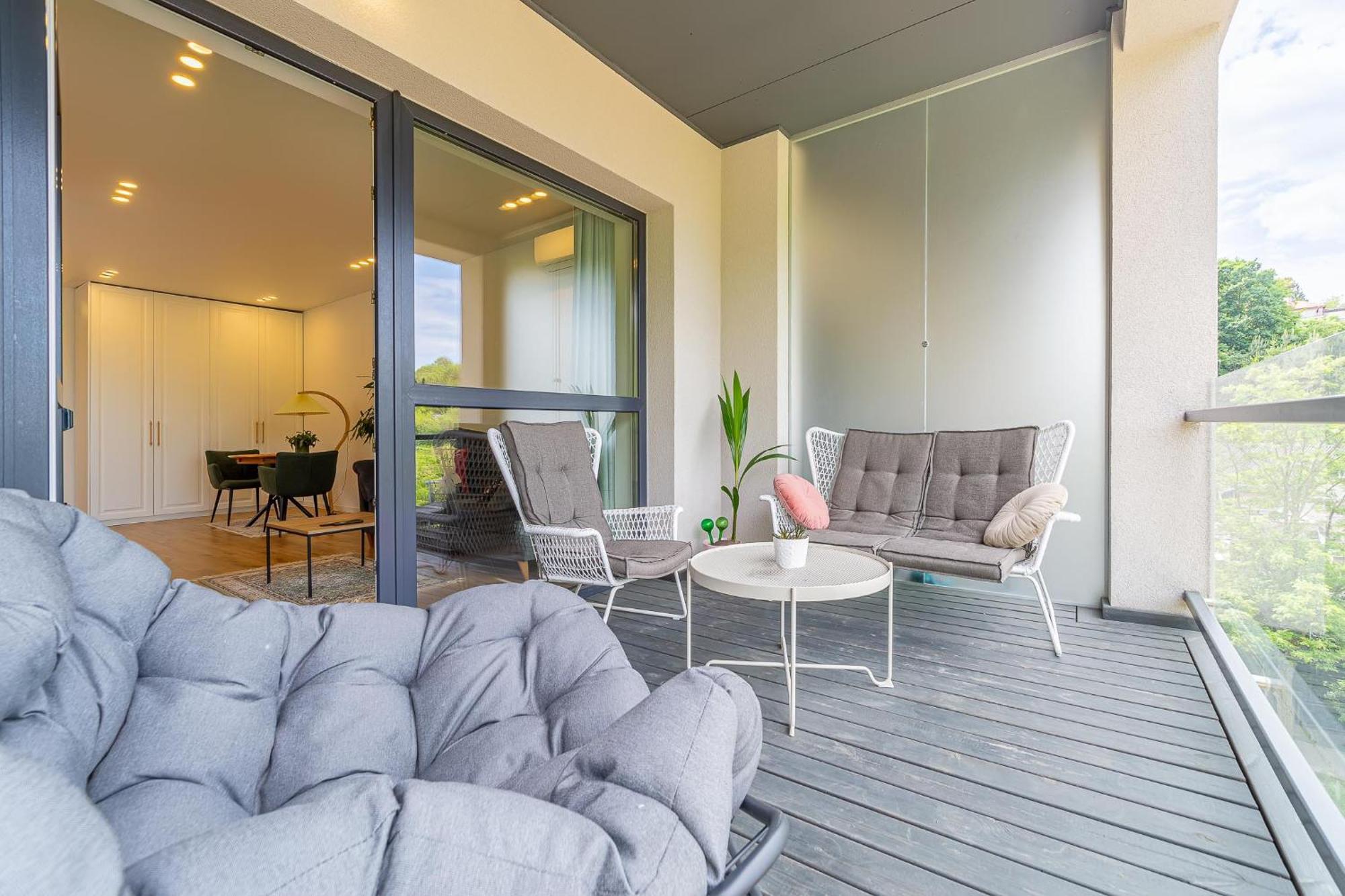 Sky Apartment With Free Parking And Balcony & Ac Kaunas Eksteriør bilde
